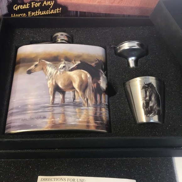 2 flask/shot glass sets new in original boxes - Picture 7 of 8